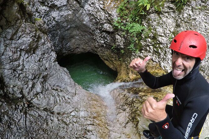 Classic Canyon Fratarica, Bovec (with photos) - Meeting in Čezsoča and getting kitted out fast (and warm)