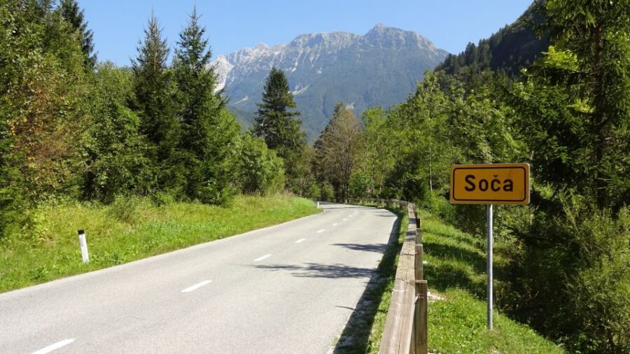 From Ljubljana: Guided Day Tour to Soča and Kranjska Gora - Kobarid stop: a short WWI break that adds context