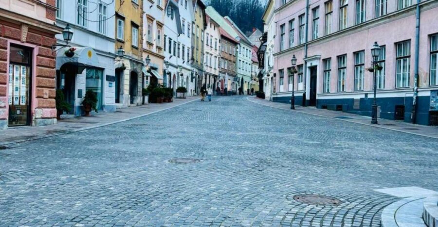 Ljubljana: Secrets of the Old Town & Ljubljana's people - Ljubljana’s bridge obsession: water that explains everything