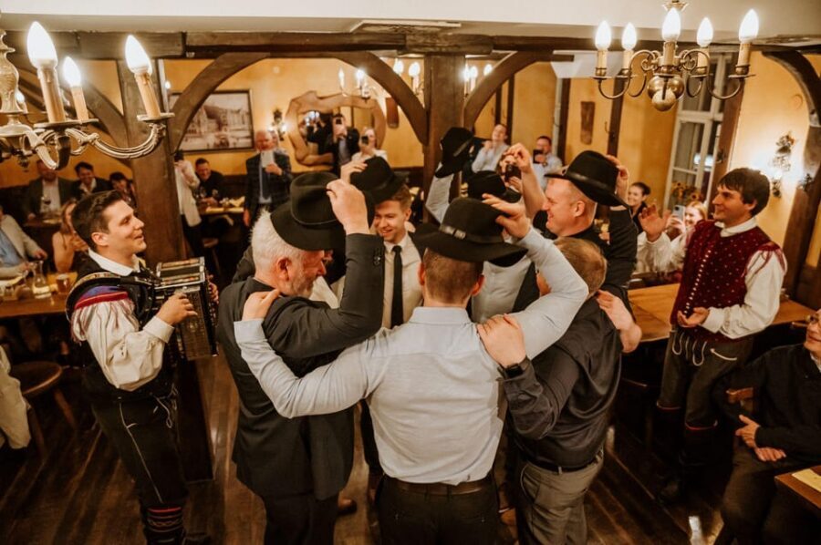 Ljubljana: Traditional Slovenian Dinner and Show - A Two-Hour Dose of Slovenian Folk Culture Through Food and Dance