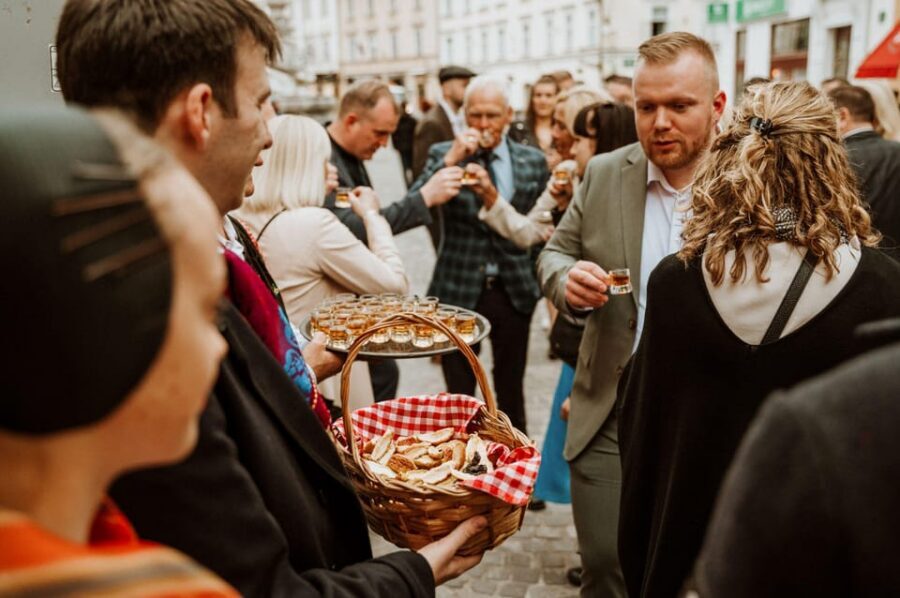 Ljubljana: Traditional Slovenian Dinner and Show - Meeting in Central Ljubljana: Confirm the Exact Door