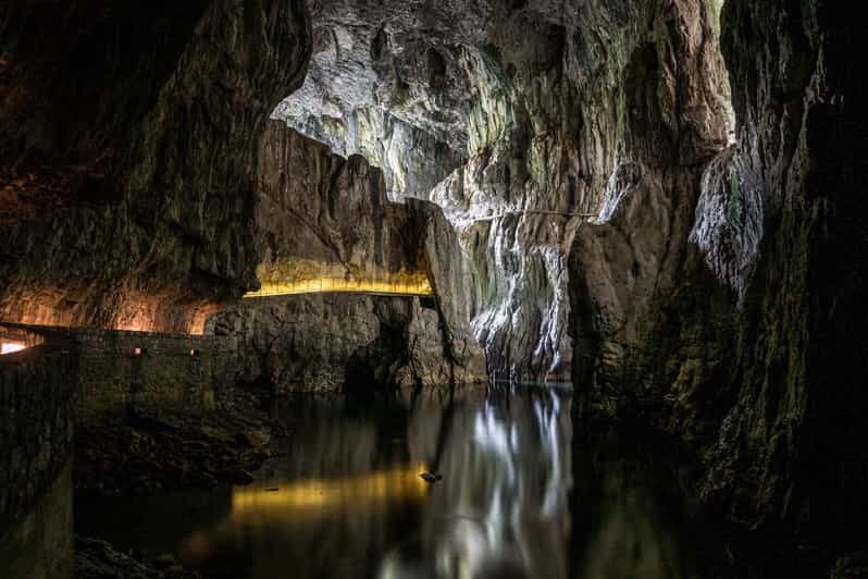 Ljubljana: UNESCO-Listed Škocjan Caves and Piran Day Trip - Pickup, van timing, and how the day stays organized